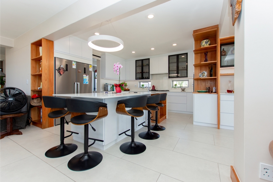 5 Bedroom Property for Sale in Paradise Beach Western Cape